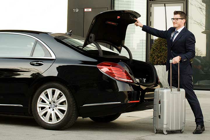 Toronto Airport Limo | 145 Grand River Blvd, Scarborough, ON M1B 1G4, Canada | Phone: (416) 410-4477