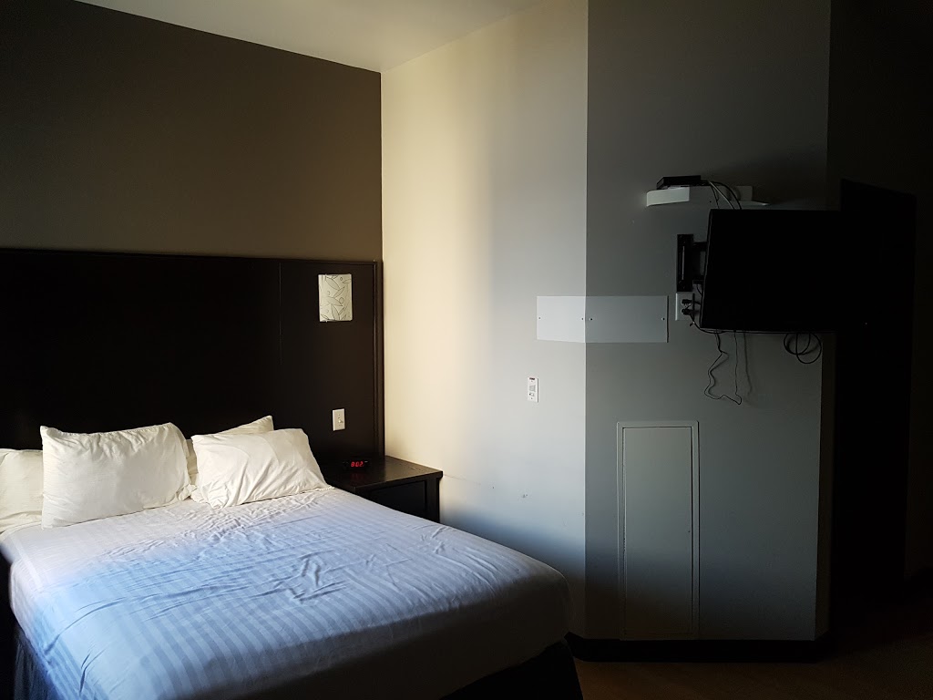Arborg Hotel | 285 Main St, Arborg, MB R0C 0A0, Canada | Phone: (204) 376-5453
