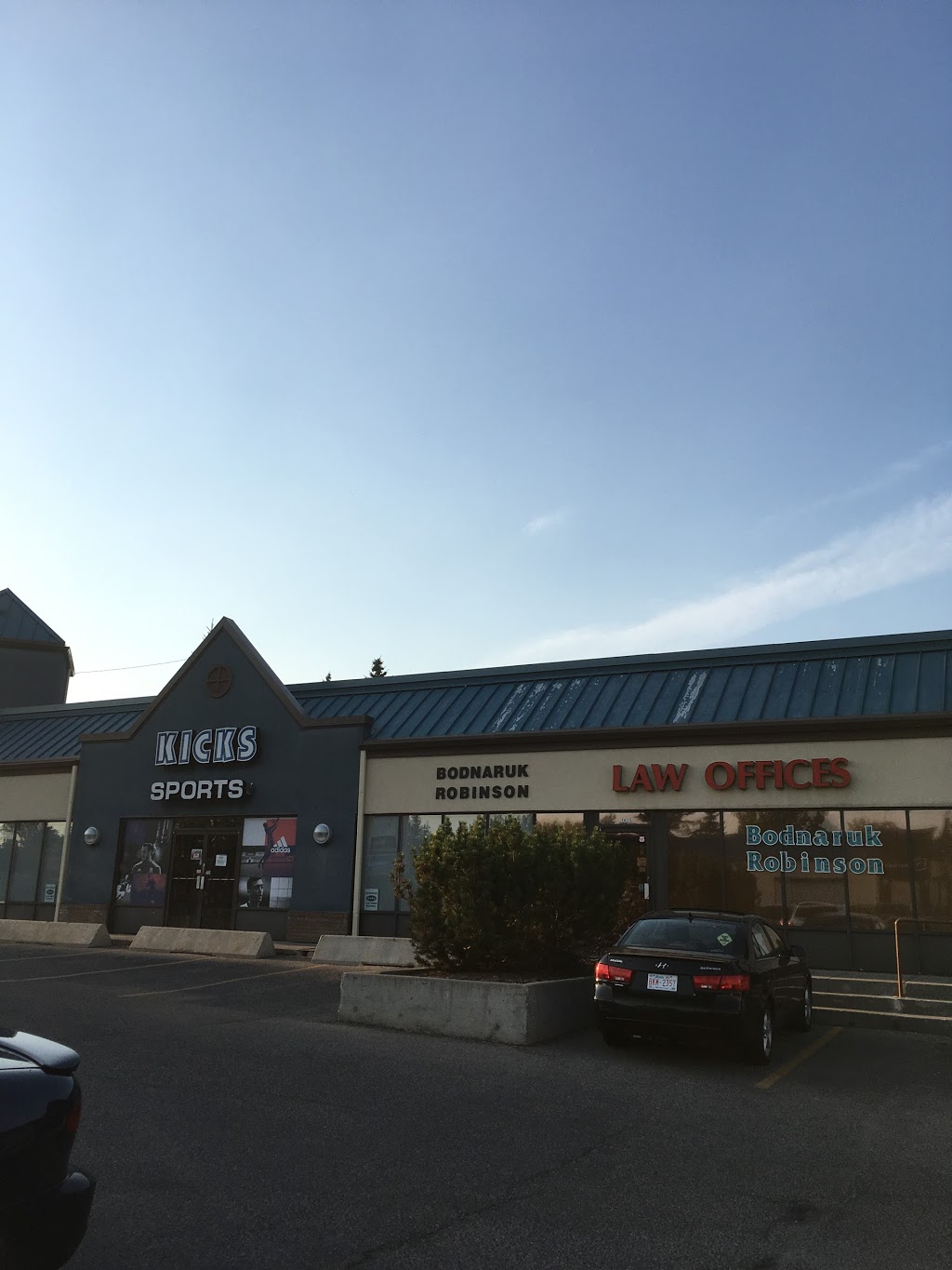 Kicks Sports _ Varsity | 4625 Varsity Dr NW, Calgary, AB T3A 1V7, Canada | Phone: (403) 288-0287
