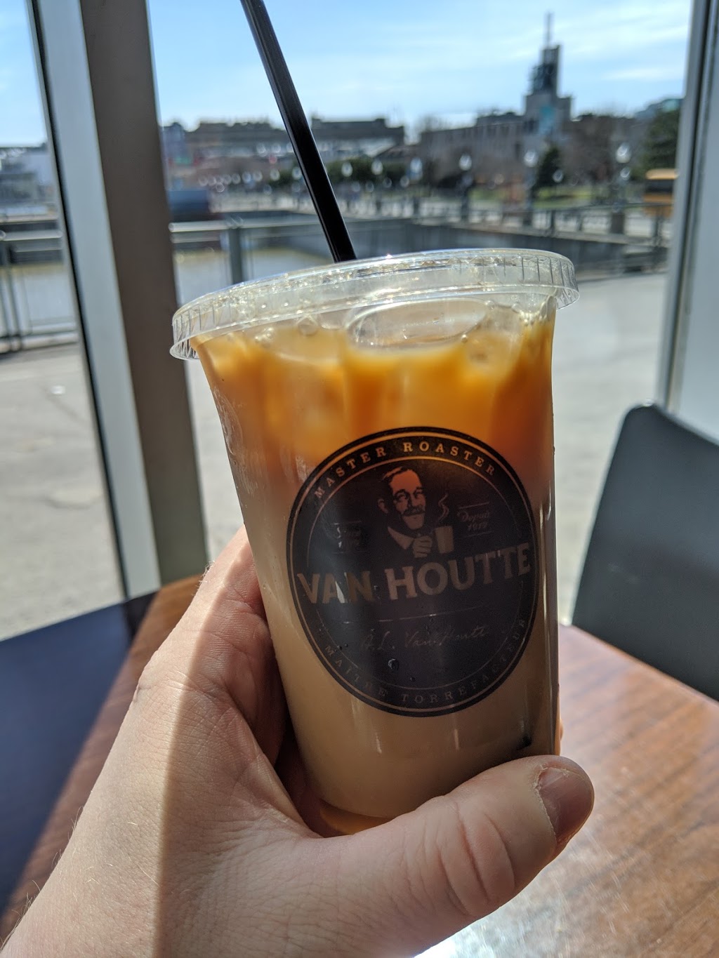 Café Van Houtte | Imax, 2 Rue de la Commune O, Montréal, QC H2B 2Y1, Canada | Phone: (514) 840-3613