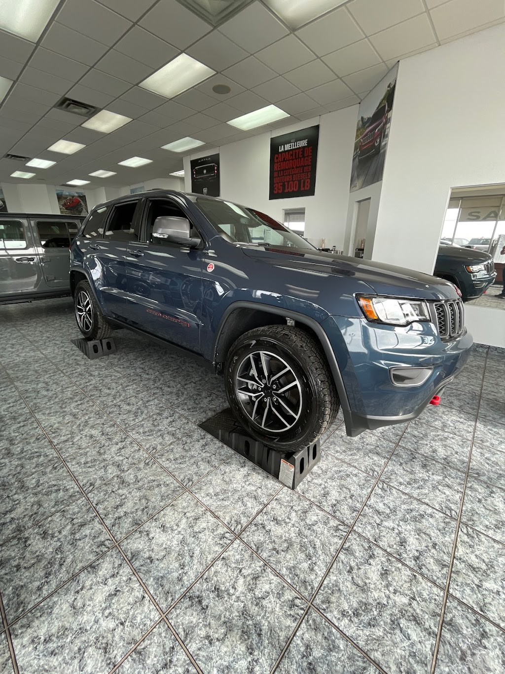 Vaudreuil Dodge Jeep Ram - Fiat | 115 Rue Joseph-Carrier, Vaudreuil-Dorion, QC J7V 5V5, Canada | Phone: (450) 455-5555