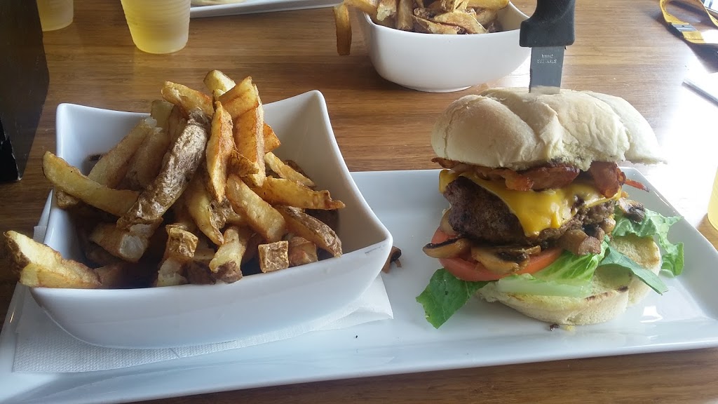 Careys Bar & Grill | 1569 Oxford St E, London, ON N5V 1W5, Canada | Phone: (519) 951-6886