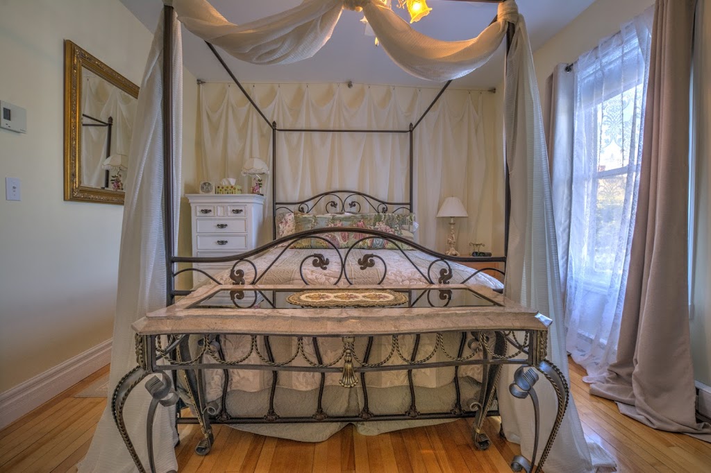 Auberge Marquis de Montcalm | 797 Rue du Général-De Montcalm, Sherbrooke, QC J1H 1J2, Canada | Phone: (819) 823-7773