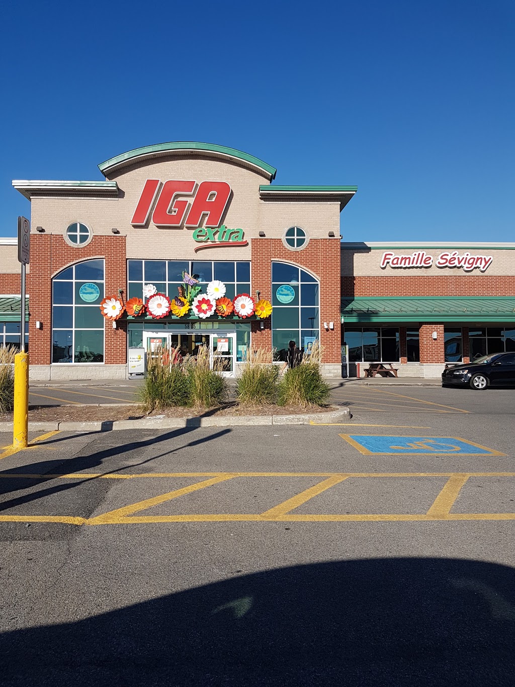 IGA extra Alimentation C.C. Sévigny inc. | 5805 Boulevard Robert-Bourassa, Laval, QC H7E 0A4, Canada | Phone: (450) 665-4441