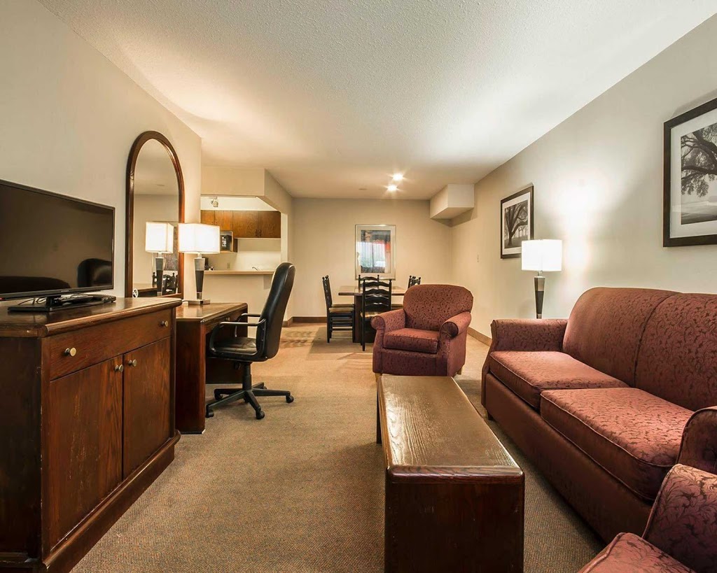 Econo Lodge | 21735 Lougheed Hwy, Maple Ridge, BC V2X 2S2, Canada | Phone: (604) 463-5111