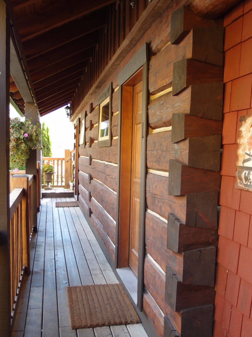 Pemberton Valley Inn | 1427 Collins Rd, Pemberton, BC V0N 2L0, Canada | Phone: (604) 894-7111