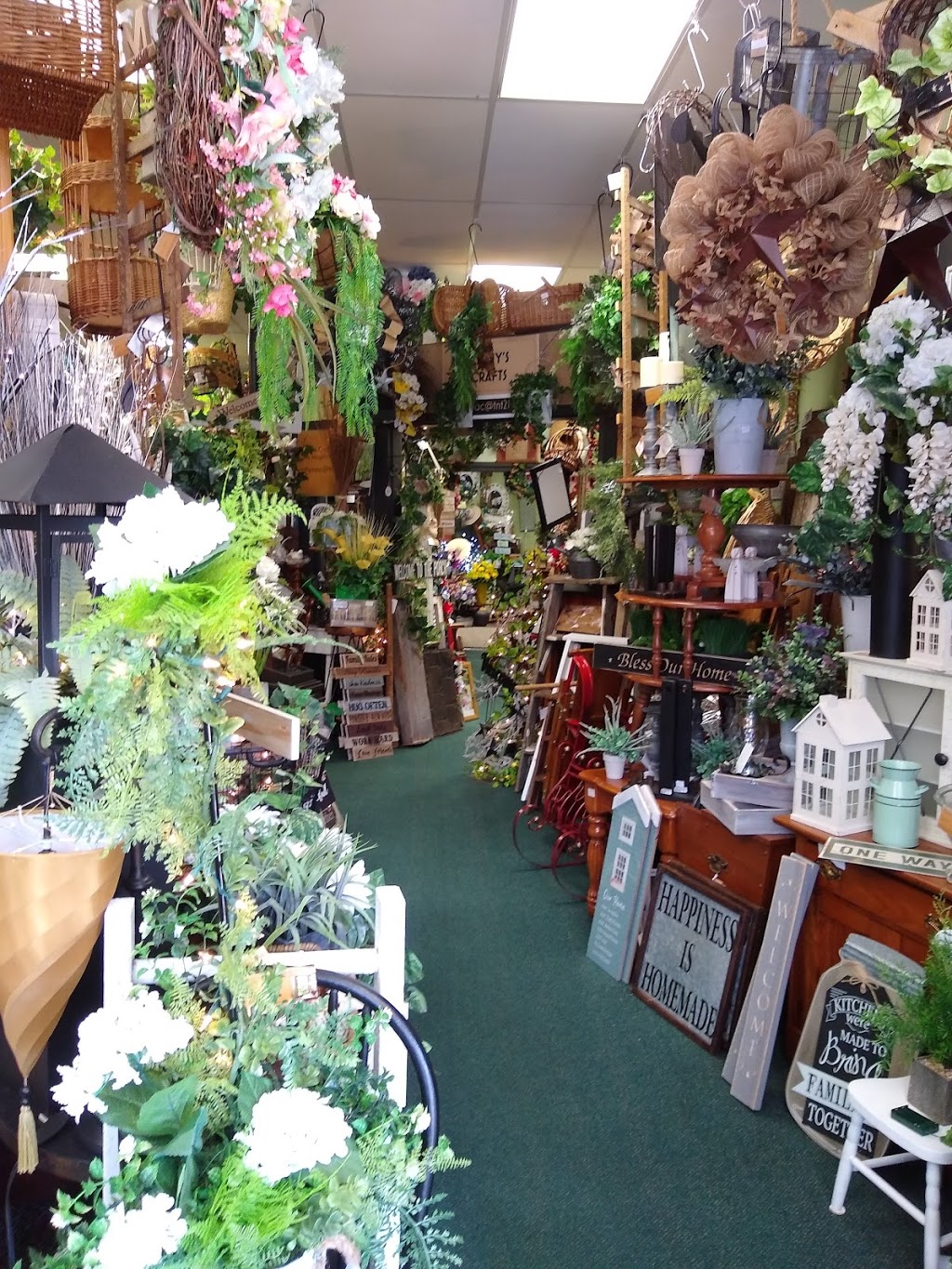 Cathys Crafts Lucknow | 603 Campbell St, Lucknow, ON N0G 2H0, Canada | Phone: (519) 525-3456