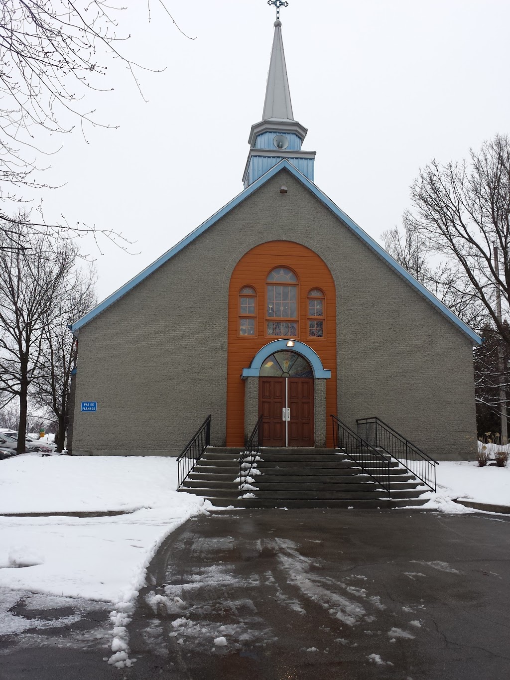 Eglise Saint-Léopold | 3827 Boulevard Sainte-Rose, Laval, QC H7P 4G1, Canada | Phone: (450) 625-1095