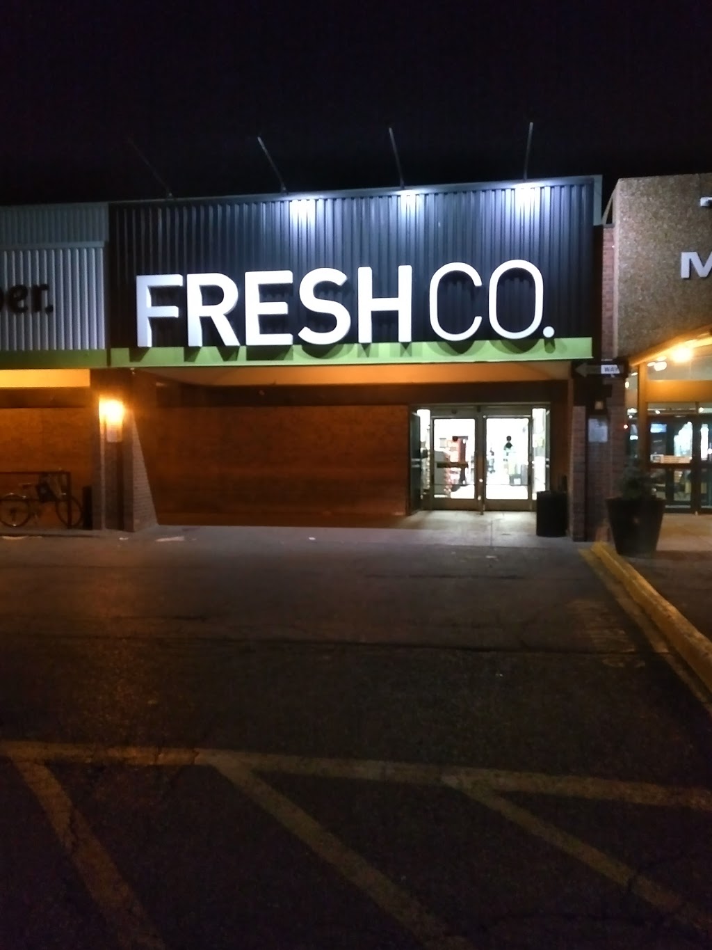 FreshCo Dufferin & Dupont 1245 Dupont St, Toronto, ON M6H 2A6, Canada