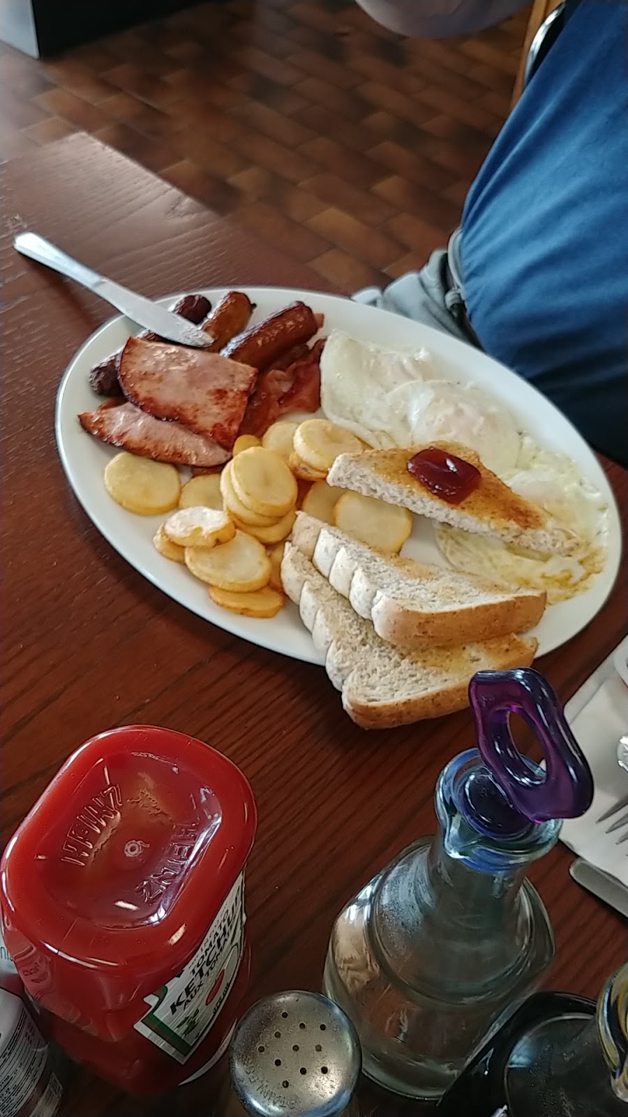 Kings 12 Cafe | 21900 ON-12, Sunderland, ON L0C 1H0, Canada | Phone: (289) 507-6873