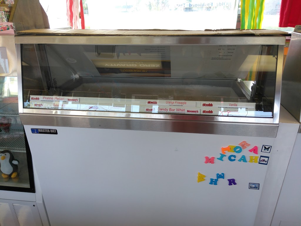 Strohs Ice Cream Parlour | 430 Pointe Tremble Rd, Algonac, MI 48001, USA | Phone: (810) 794-7717