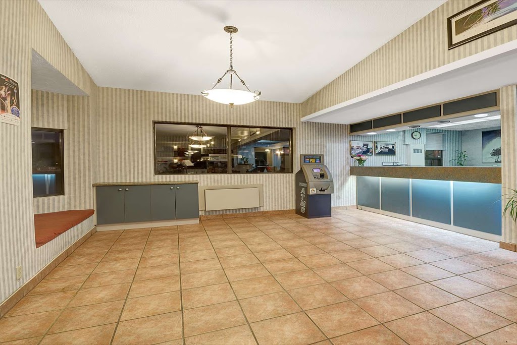 Super 8 by Wyndham Niagara Falls North | 4009 River Rd, Niagara Falls, ON L2E 3E4, Canada | Phone: (905) 356-0131