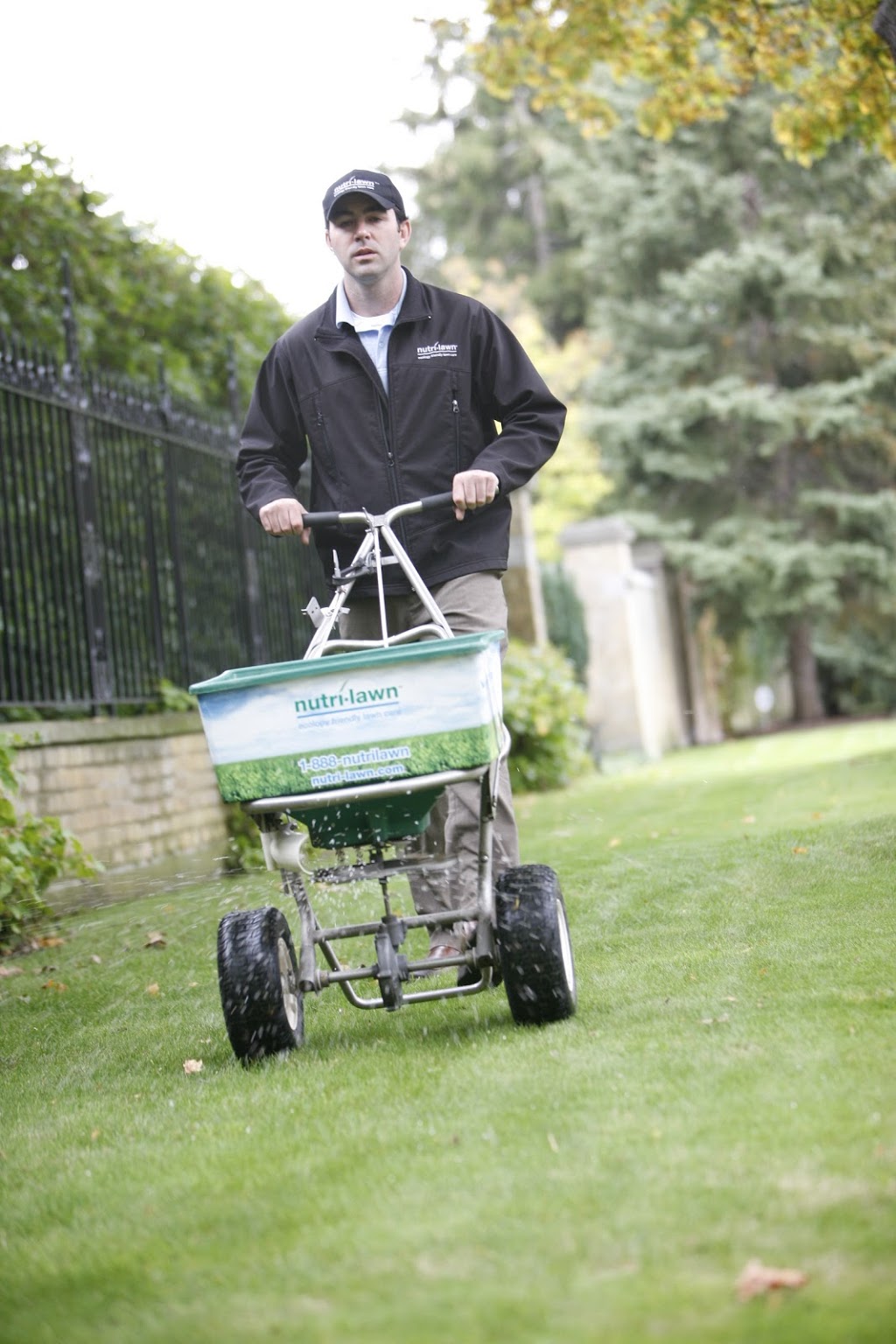 Nutri-Lawn Ecology Friendly Lawn Care Ottawa West | 2046 Carp Rd, Carp, ON K0A 1L0, Canada | Phone: (613) 801-3428