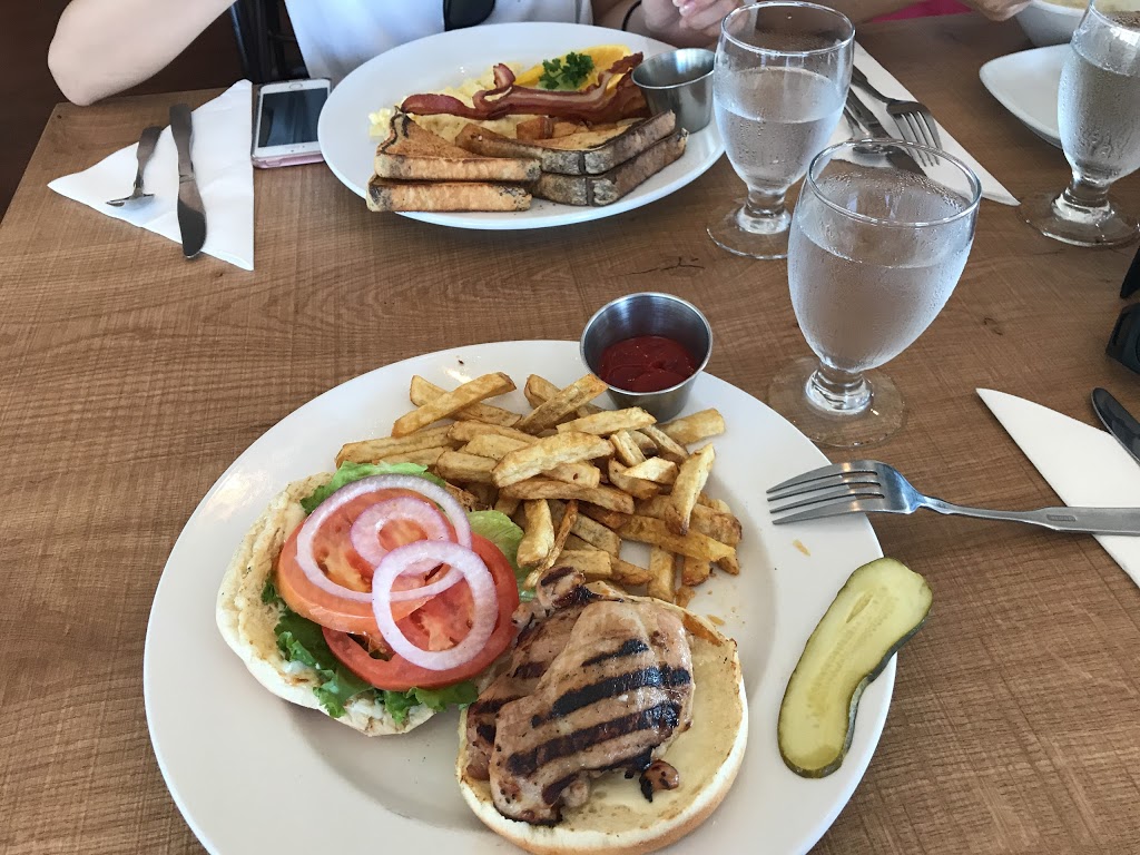 Pebbles Restaurant | 5454 Trail Ave, Sechelt, BC V0N 3A0, Canada | Phone: (604) 885-5811