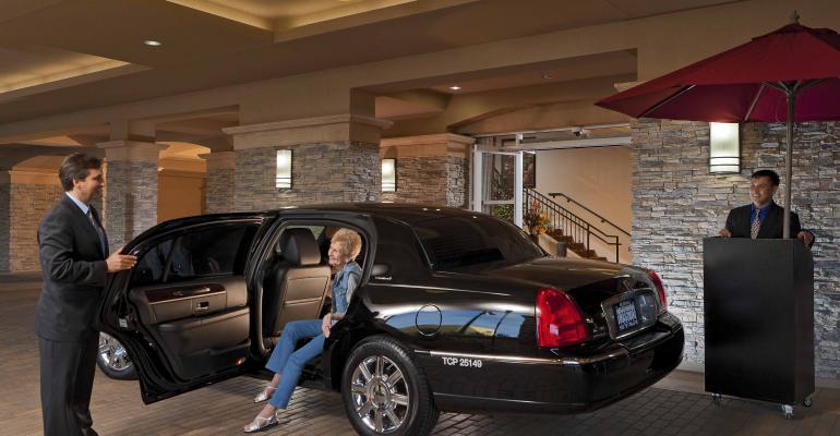 pearson airline limousine | 12-242 Penetanguishene Rd, Barrie, ON L4M 7C2, Canada | Phone: (647) 362-0337