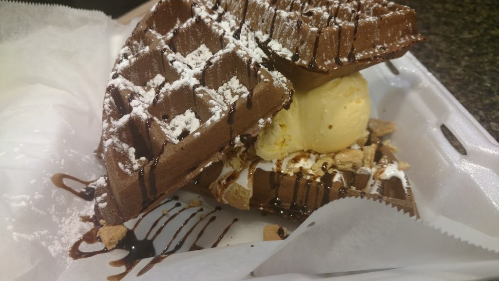 Mumbles Chicken & Waffles | 3118 Main St, Buffalo, NY 14214, USA | Phone: (716) 253-8091