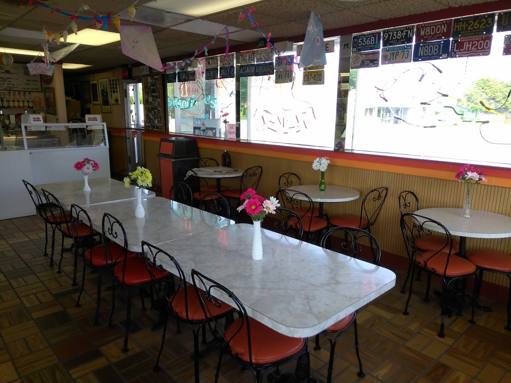 Strohs Ice Cream Parlour | 430 Pointe Tremble Rd, Algonac, MI 48001, USA | Phone: (810) 794-7717
