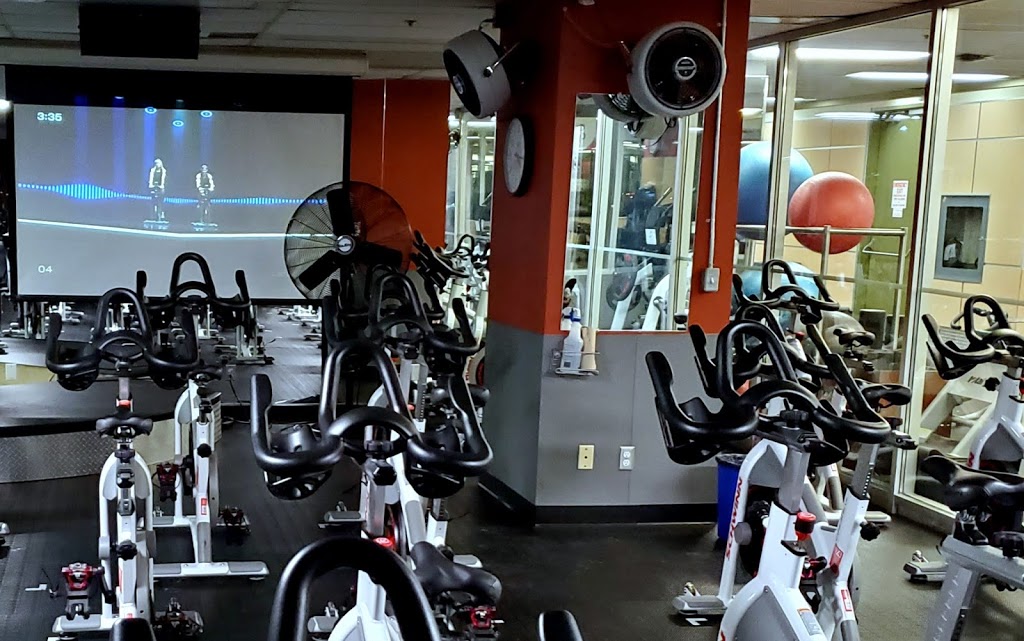 GoodLife Fitness Etobicoke West Metro Centre | 185 The West Mall, Etobicoke, ON M9C 5L5, Canada | Phone: (416) 620-5006