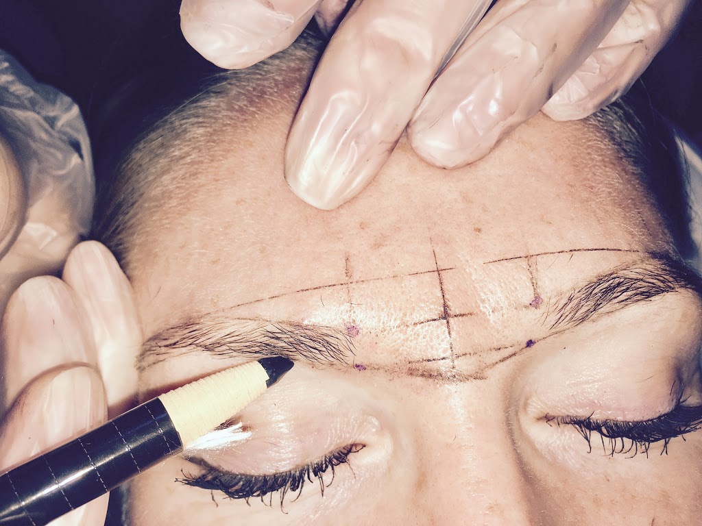 Lazura Beauty Boutique | 48 Hattie Ct, Keswick, ON L4P 3Z8, Canada | Phone: (905) 955-1554