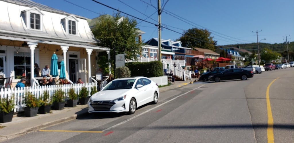 Stationnement de lÉglise Sainte-Croix | 180 Rue de lÉglise, Tadoussac, QC G0T 2A0, Canada | Phone: (418) 235-4446
