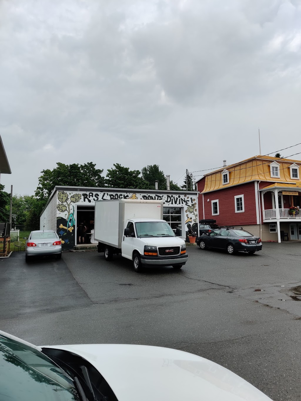 Boutique Ras LBock | 4 Chemin du Roy E B, Saint-Jean-Port-Joli, QC G0R 3G0, Canada | Phone: (418) 371-0998