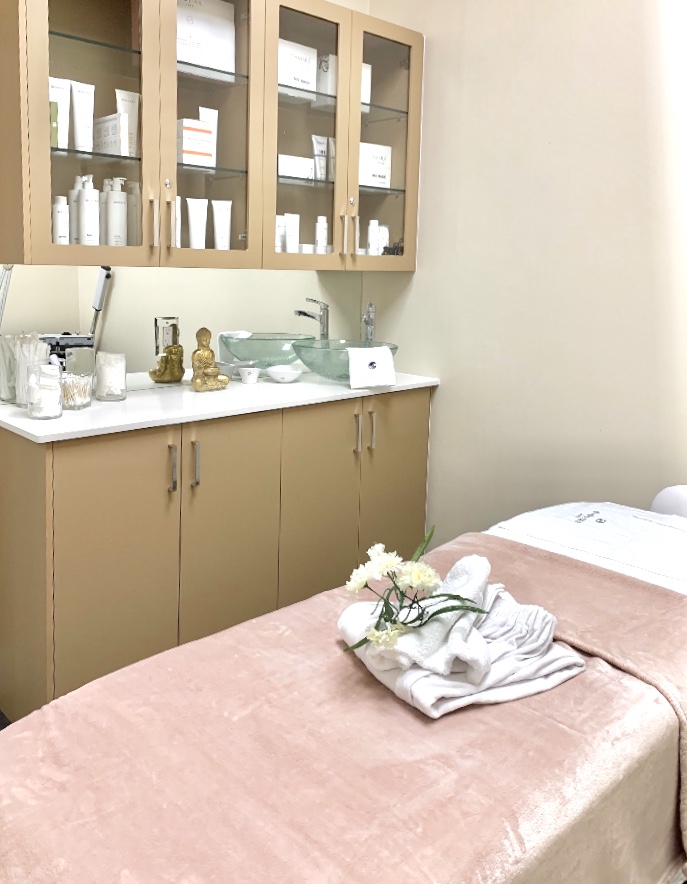 Meenu Bridal Salon | 611 Wanless Dr Unit # 3, Brampton, ON L7A 3Y6, Canada | Phone: (905) 970-8596