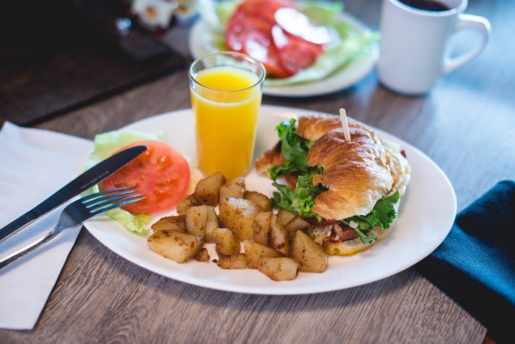 La Source - Restaurant - Bar - Motel - Marina | 470 QC-263, Saint-Romain, QC G0Y 1L0, Canada | Phone: (418) 486-2420