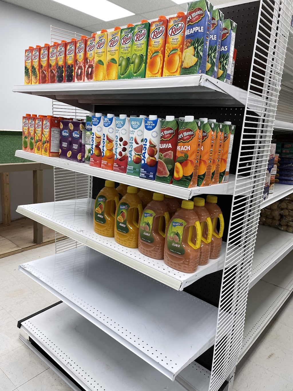 Vedder Supermarket | 5885 Vedder Rd #104, Chilliwack, BC V2R 1C3, Canada | Phone: (604) 847-0165