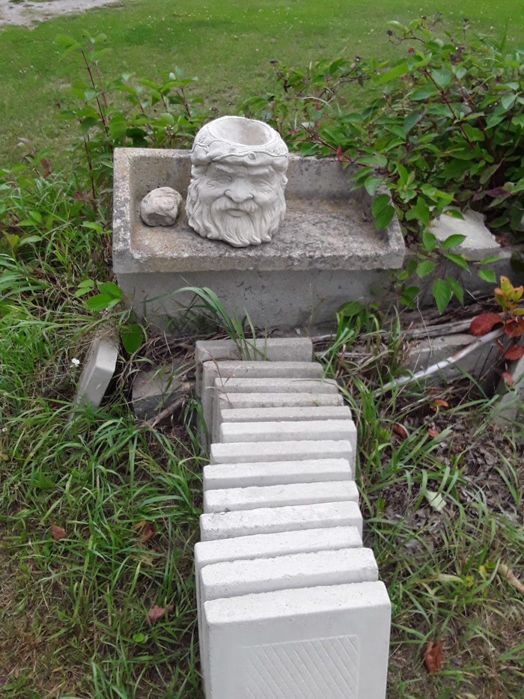W & G LAWN ORNAMENTS | 28 Anderson Dr, Beachburg, ON K0J 1C0, Canada | Phone: (613) 582-3453