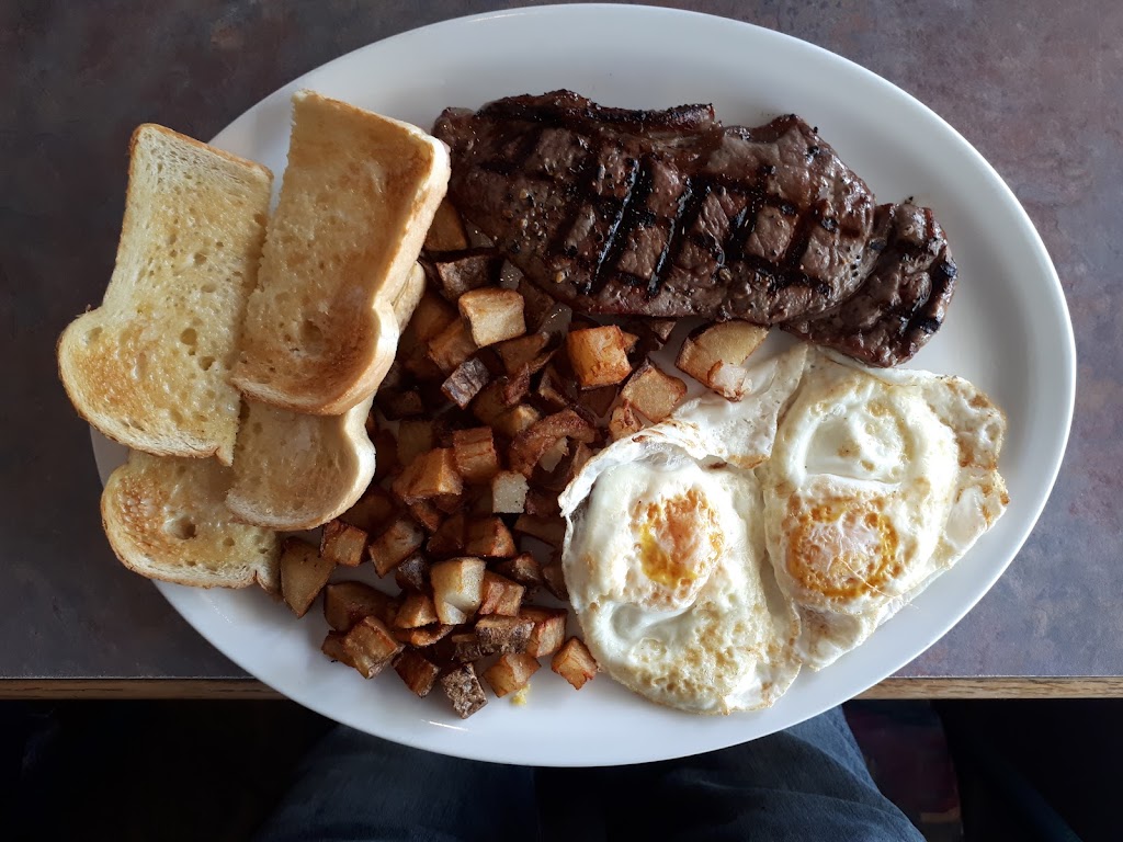 Clydes Pub | 7248 2 St, Grand Forks, BC V0H 1H0, Canada | Phone: (250) 442-3913