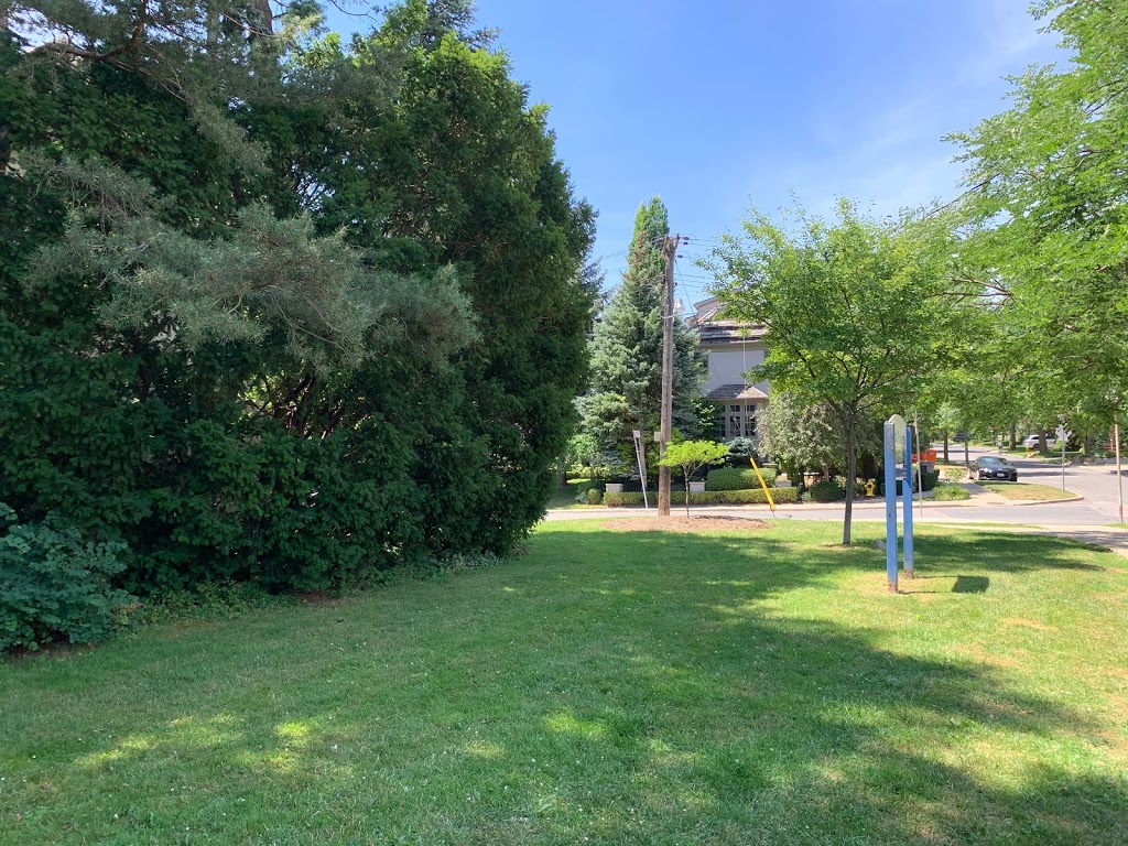 Vesta Parkette | 41 Vesta Dr, Toronto, ON M5P 2Z6, Canada | Phone: (416) 338-4386