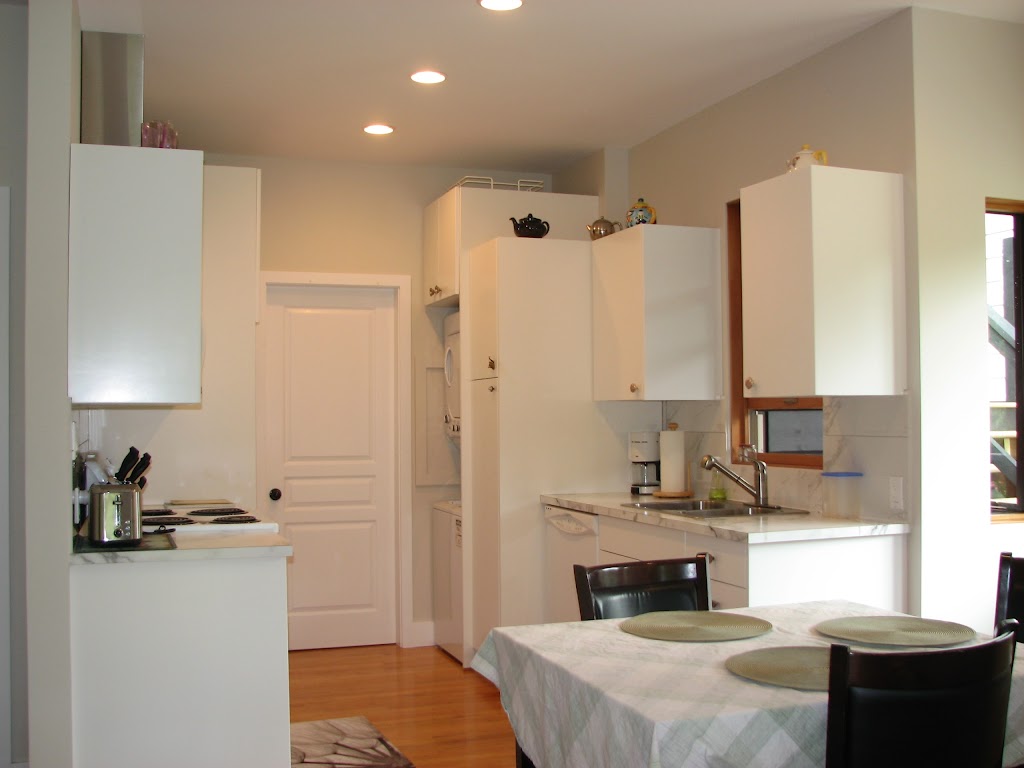 Ashling Cottage | 1875 Ashling Rd, Qualicum Beach, BC V9K 2V1, Canada | Phone: (250) 713-9680