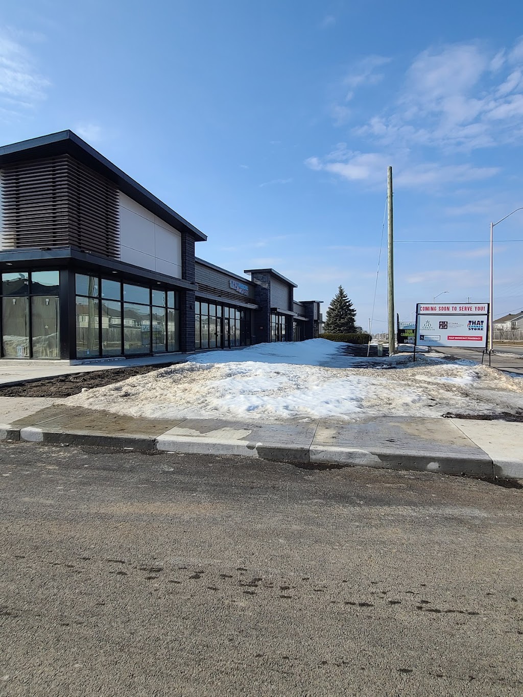 Go Green Cannabis Co | 3802 Greenbank Rd, Nepean, ON K2C 3H2, Canada | Phone: (613) 692-0174