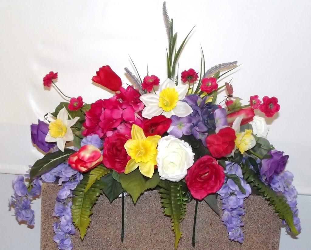 Clarks Cemetery Flowers | 653 Daintry Crescent, Cobourg, ON K9A 4X9, Canada | Phone: (905) 376-2744