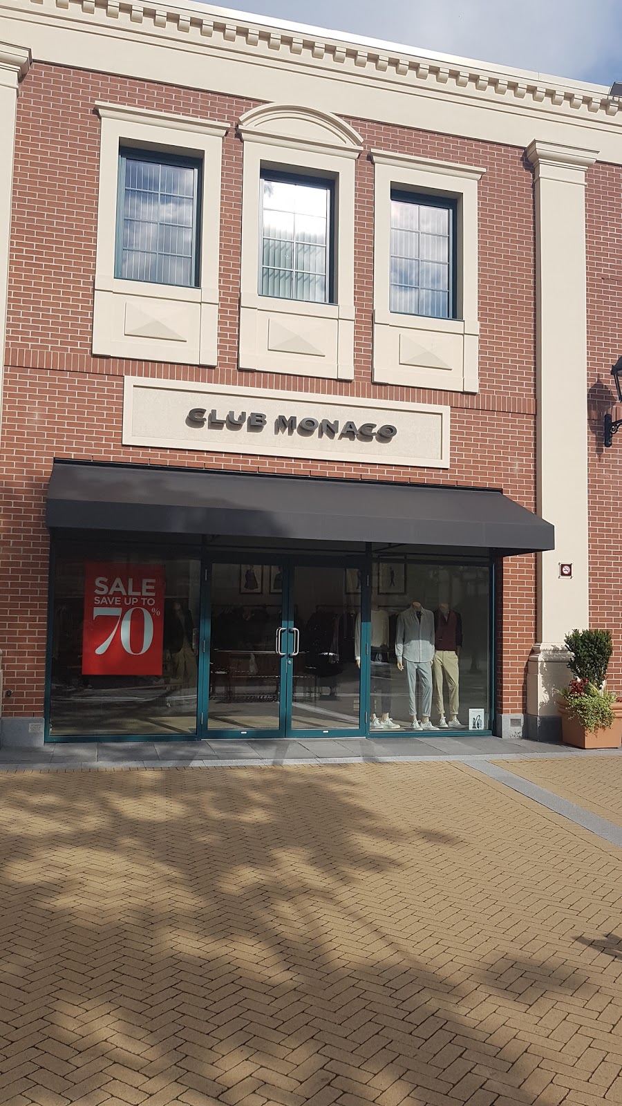 Club Monaco McArthur Glen - Outlet | 7899 Templeton Station Rd, Vancouver, BC V7B 0B7, Canada | Phone: (604) 278-0417