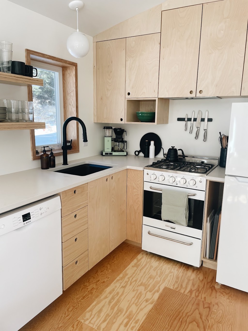 The Black Pine | 71428 Grove Blvd, Hope, BC V0X 1L5, Canada | Phone: (604) 614-8715
