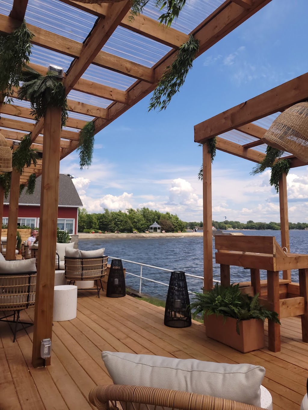 La Tropézienne | 266 Avenue de Venise O, Venise-en-Québec, QC J0J 2K0, Canada | Phone: (438) 865-8651