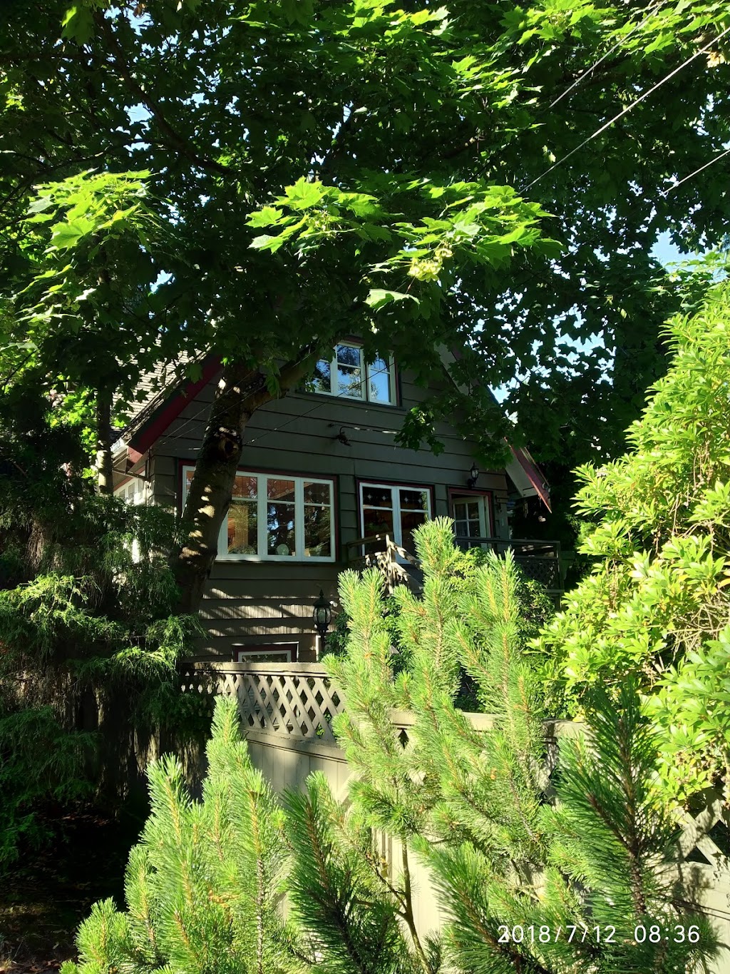 Point Grey Guest House | 4103 W 10th Ave, Vancouver, BC V6R 2H2, Canada | Phone: (604) 222-4104