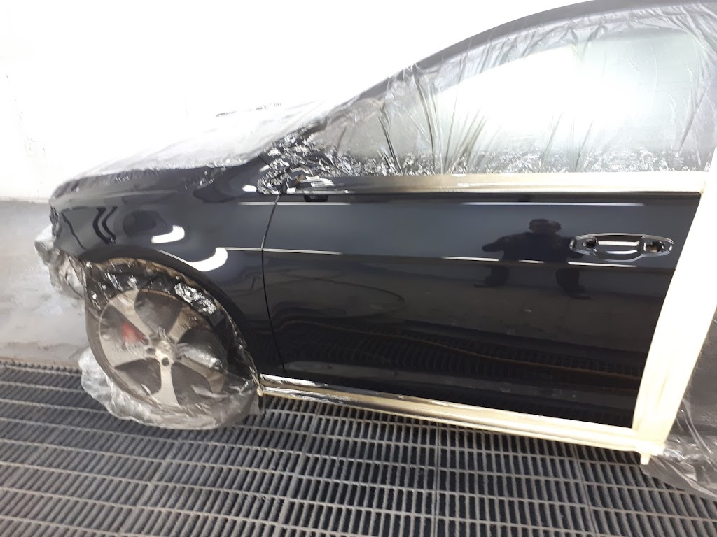 Carrossier ProColor Pierrefonds | 17080 Claude St, Montreal, QC H9J 2M9, Canada | Phone: (514) 626-6177