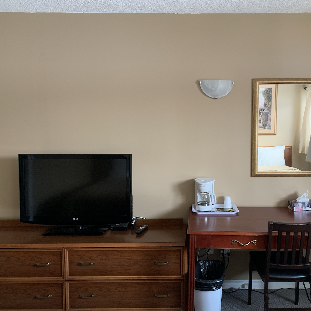 Village Inn Motel | 1005 Greater Sudbury Regional Road 55, Lively, ON P3Y 1E7, Canada | Phone: (705) 596-3025