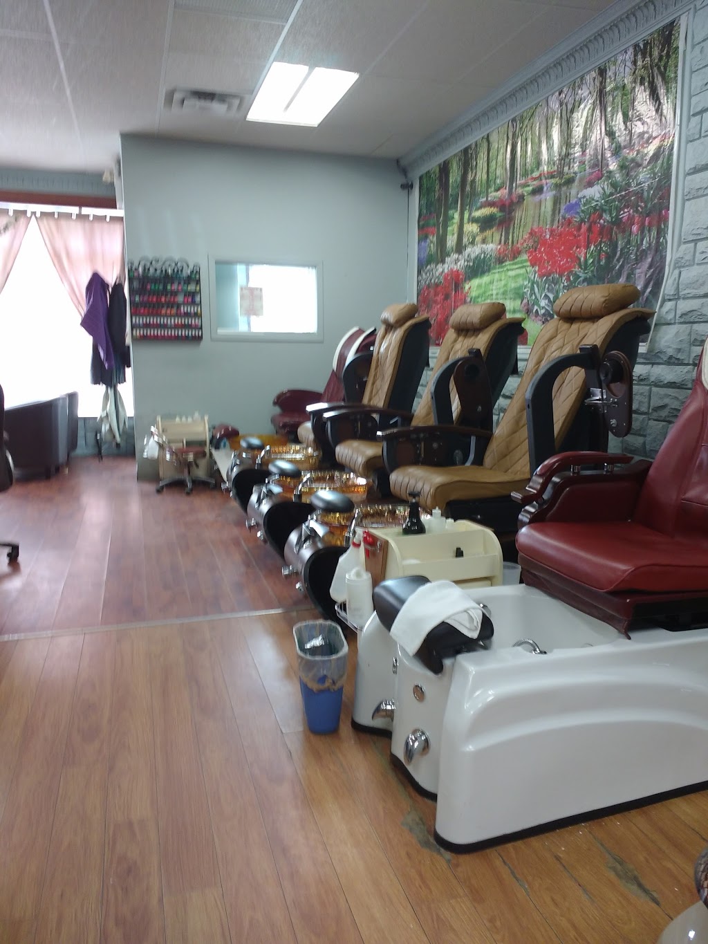 Omega Nail Salon & Spa | 24 Olive St, Grimsby, ON L3M 2B6, Canada | Phone: (905) 945-2828