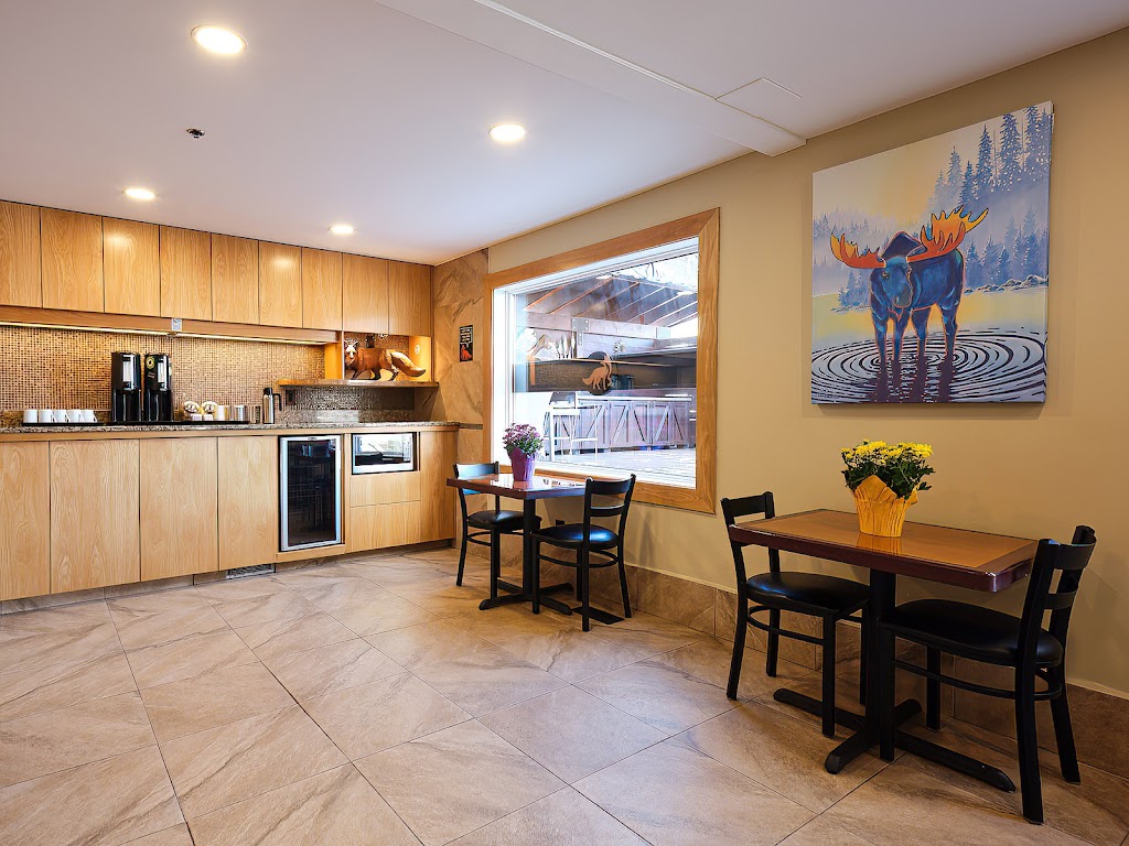 Fernie Fox Hotel | 2021 Hwy #3, Fernie, BC V0B 1M1, Canada | Phone: (877) 447-6788