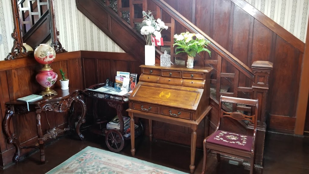 Colonial Charm Inn | 9 Euston St, Charlottetown, PE C1A 1V5, Canada | Phone: (902) 892-8934