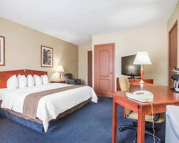 Econo Lodge | 5 QC-138, Forestville, QC G0T 1E0, Canada | Phone: (418) 587-2278