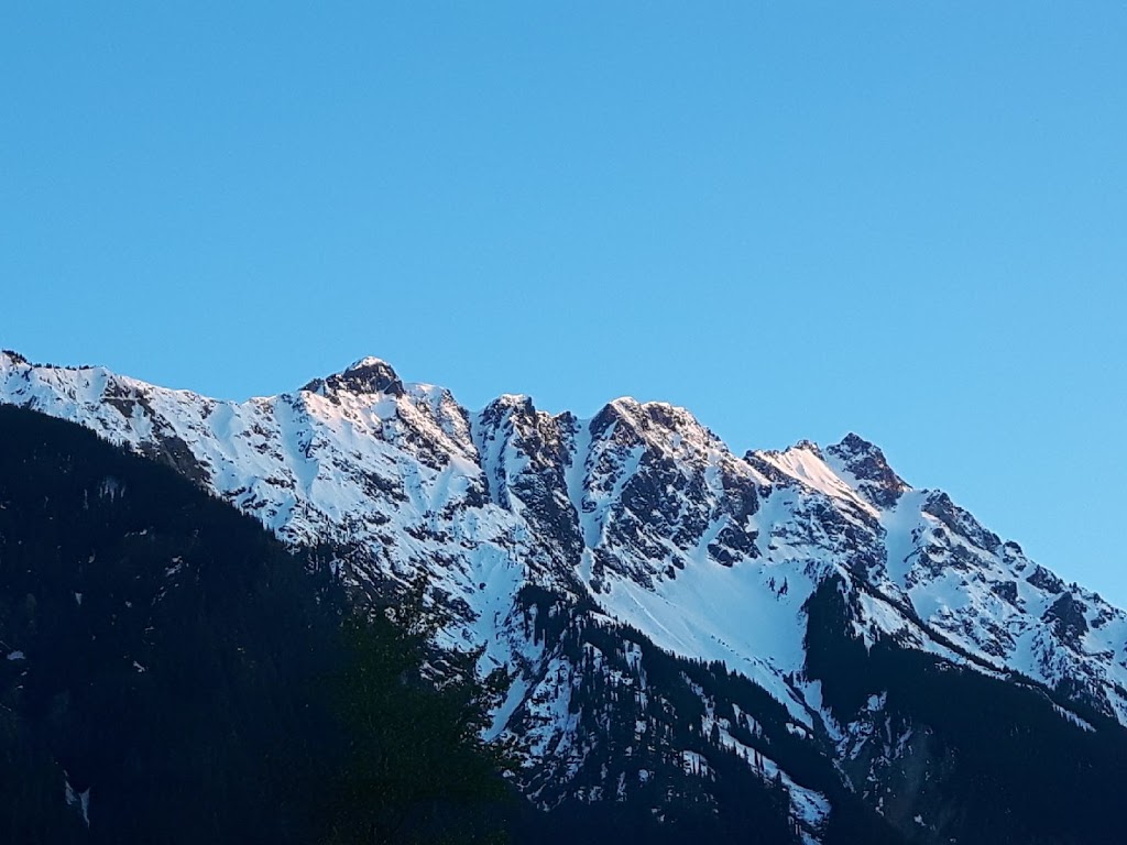 Alpine Shine Window Cleaning | 2104 Nordic Dr #3, Whistler, BC V0N 1B2, Canada | Phone: (604) 698-9395