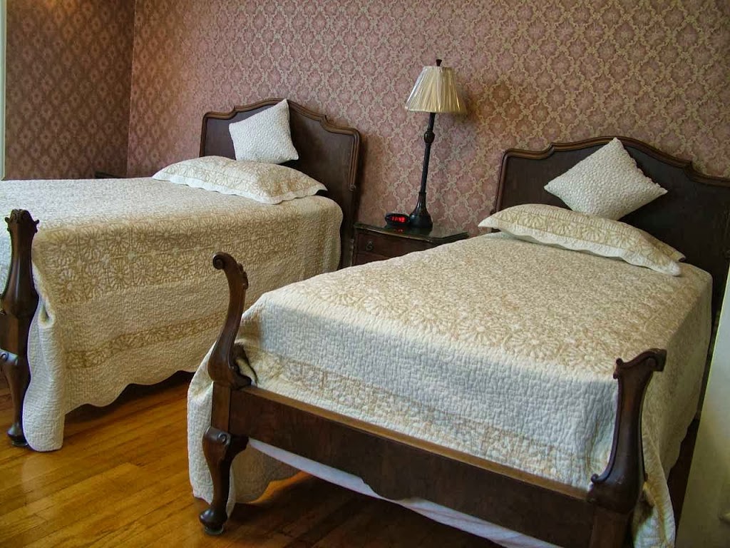 Hardwood Haven Bed & Breakfast | 555 Main St W, Listowel, ON N4W 1A9, Canada | Phone: (519) 418-0555
