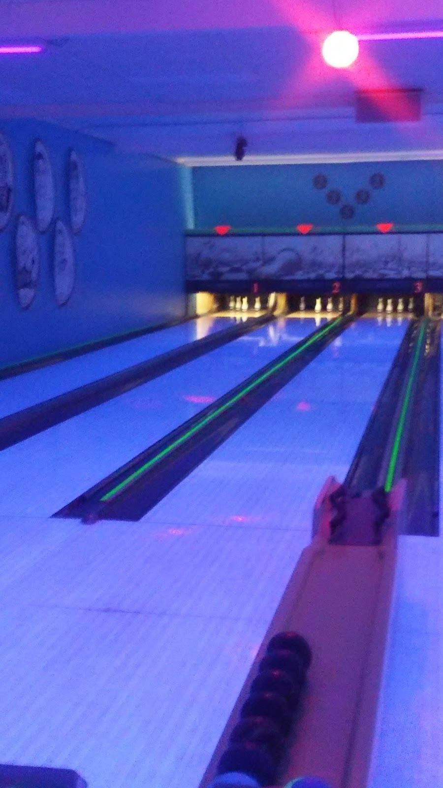 Billy Mosienko Lanes | 1136 Main St, Winnipeg, MB R2W 3S3, Canada | Phone: (204) 586-2416
