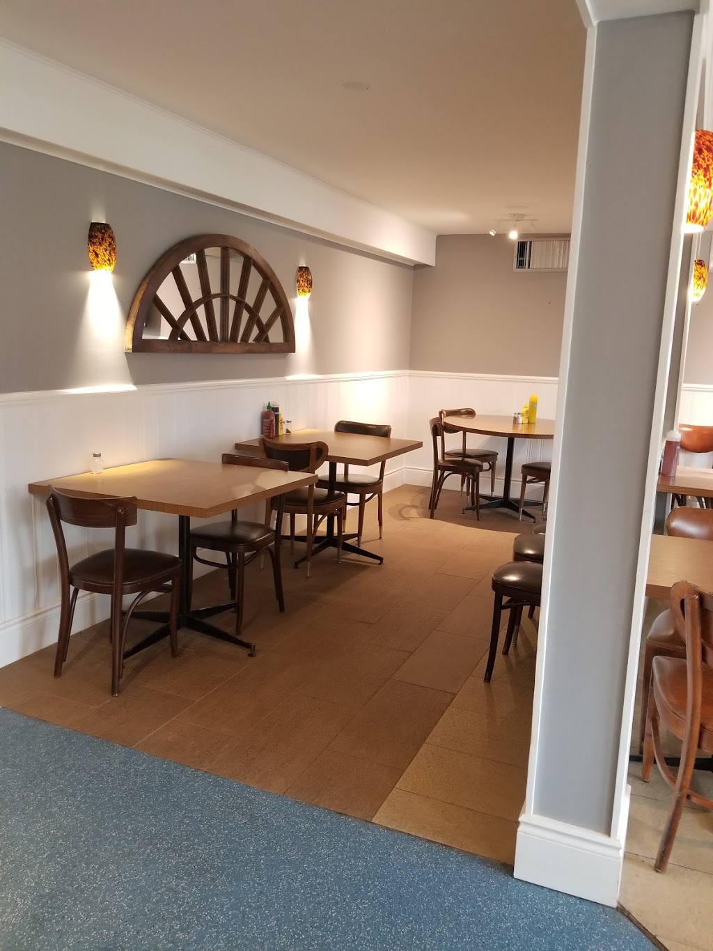 Colala Poutine & Bar | B-1565 Durham Regional Rd 15, Beaverton, ON L0K 1A0, Canada | Phone: (705) 426-5888
