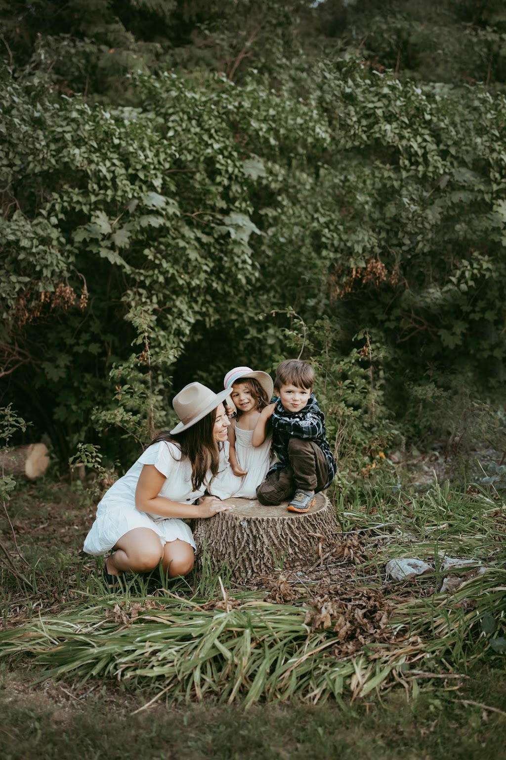 Lili Creative Design | 1 Evergreen Crescent, Wasaga Beach, ON L9Z 1B7, Canada | Phone: (780) 803-0023