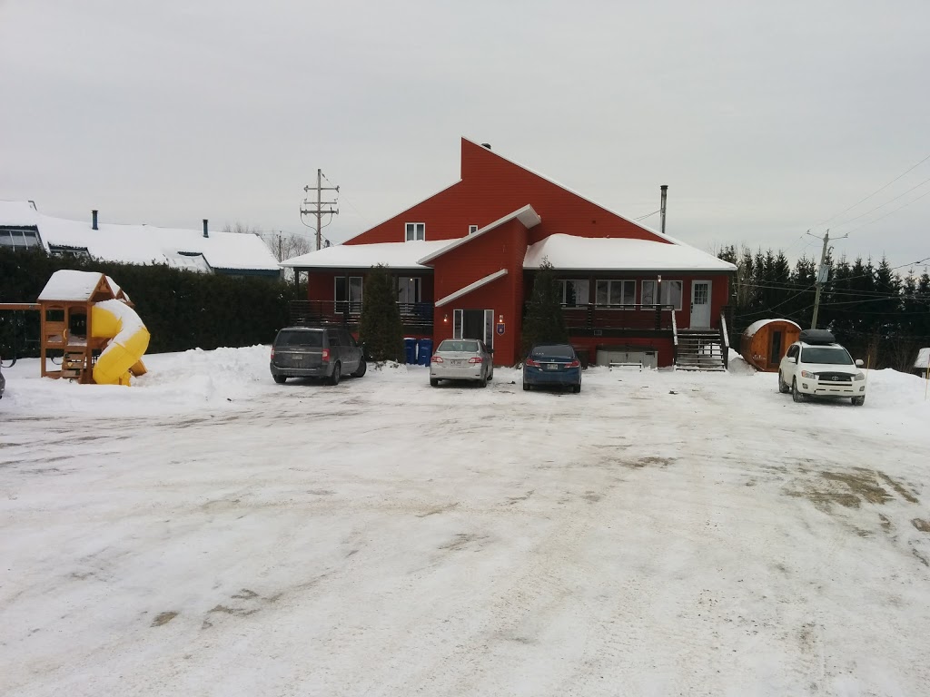 chalet les neiges | 1930 Boulevard les Neiges, Saint-Ferréol-les-Neiges, QC G0A 3R0, Canada | Phone: (418) 934-2985